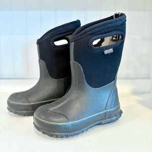 Kids Black Classic BOGS